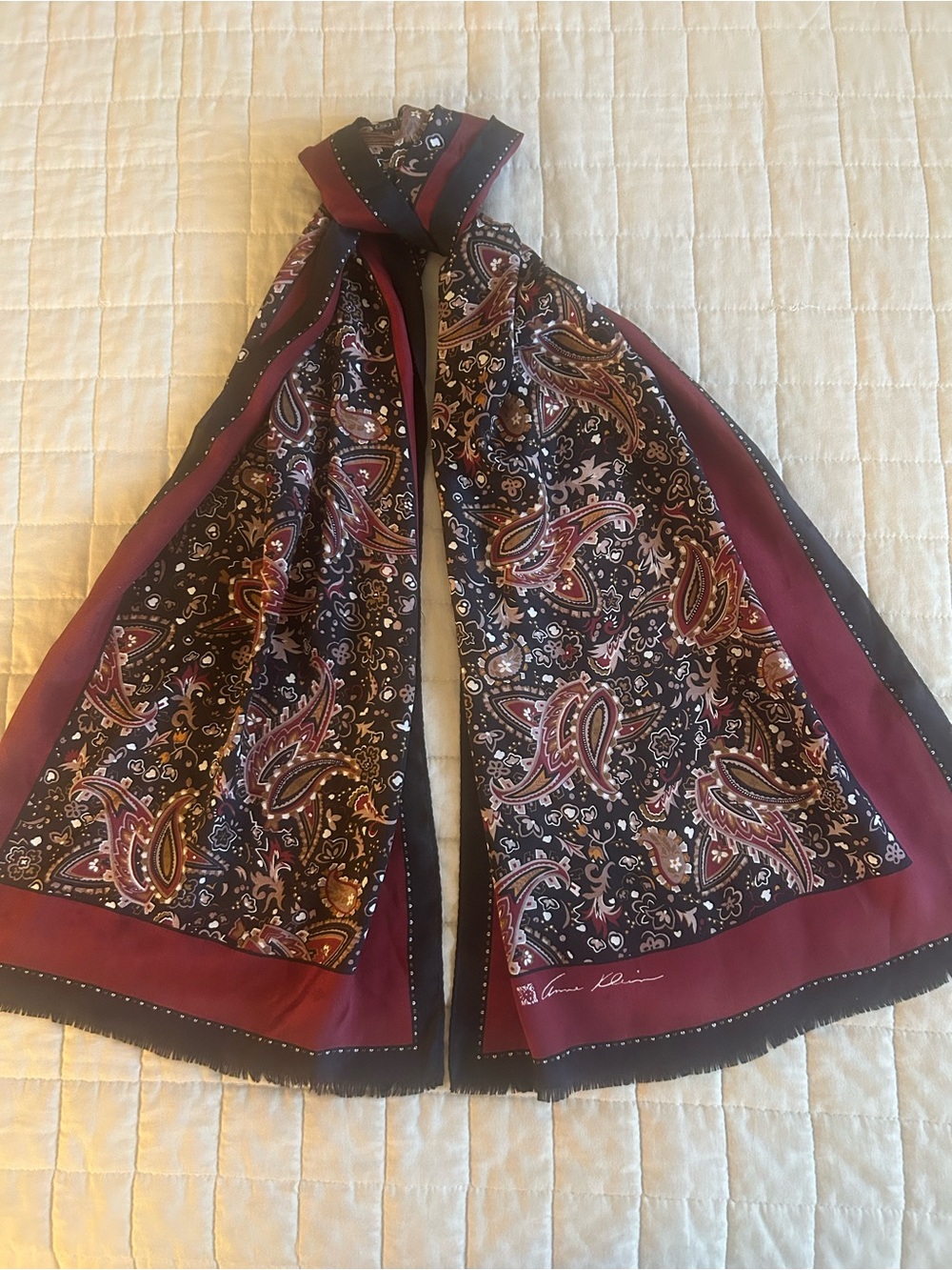 Gorgeous Paisley scarf in Burgundy and Black